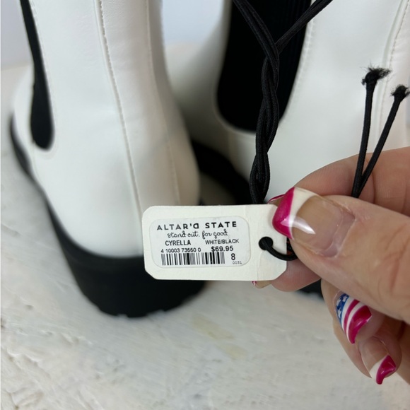 Altar'd State Womens White Pull On Boots with Black Elastic Ankle Boots Size 8 - Picture 7 of 10